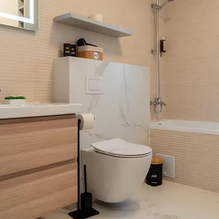 Mohost Nook - Exclusive 3-bedroom Mountain Βίλα *